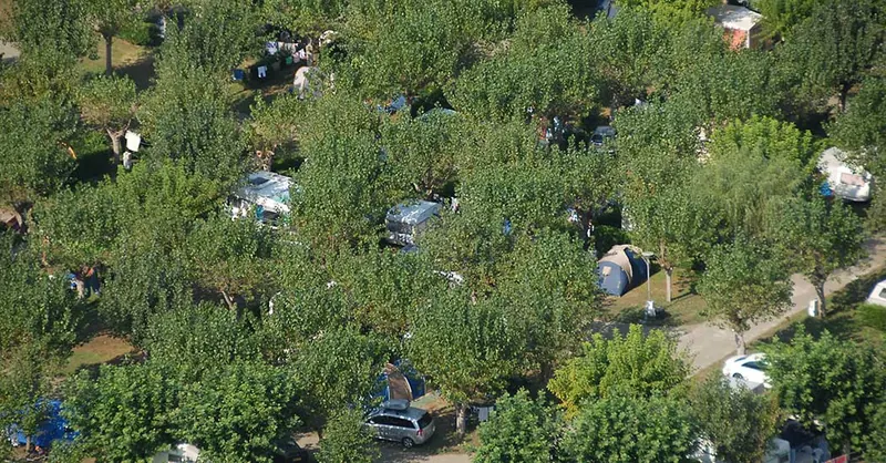 Les emplacements du camping vus du ciel