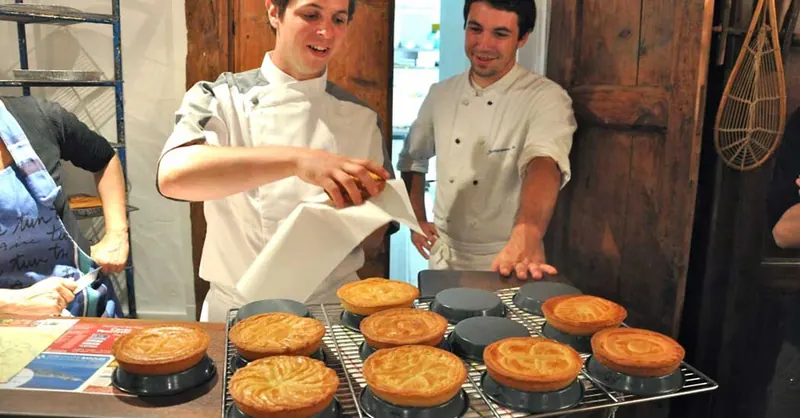 Gâteaux basques à la sortie du four